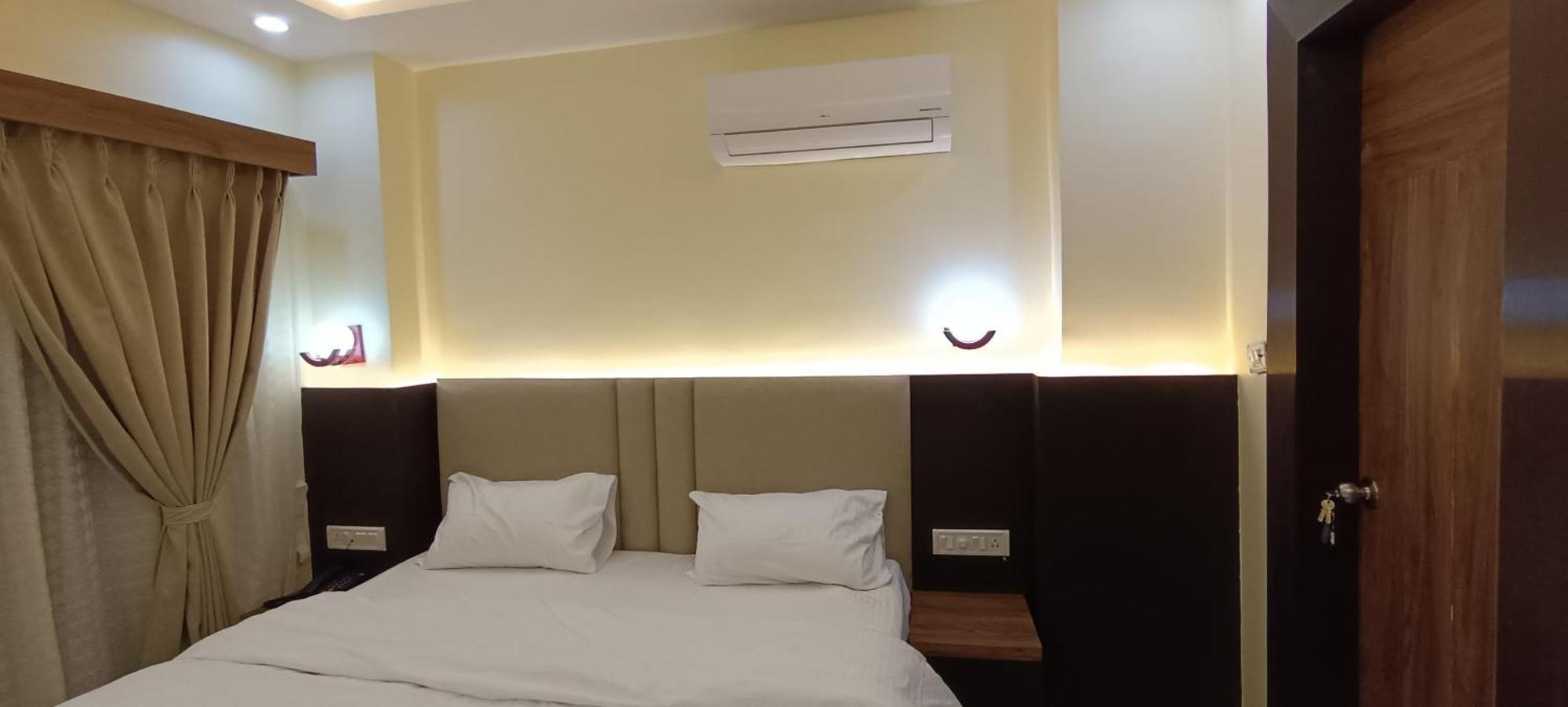 The Banaras Hotel Varanasi Exterior foto